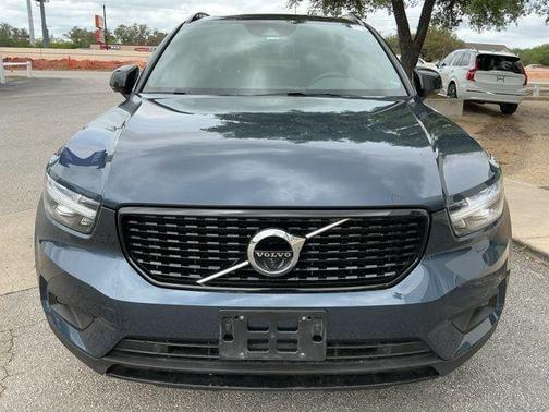 Denim Blue Metallic 2022 Volvo XC40 T4 R-Design