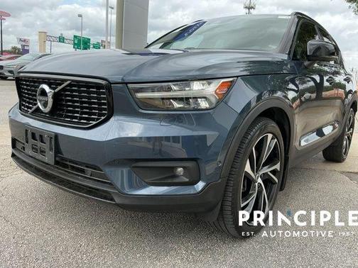 Denim Blue Metallic 2022 Volvo XC40 T4 R-Design