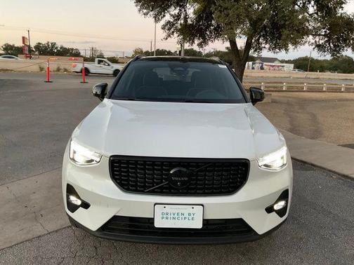 2026 Volvo XC40 B5 Ultra Black Edition