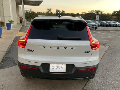 2026 Volvo XC40 B5 Ultra Black Edition