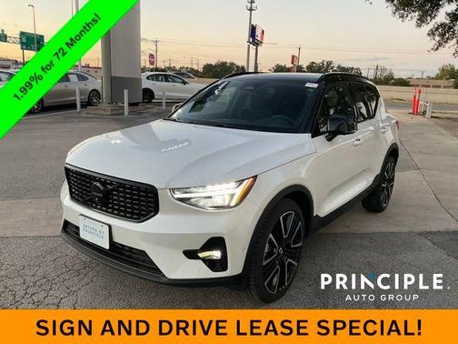 2026 Volvo XC40 B5 Ultra Black Edition