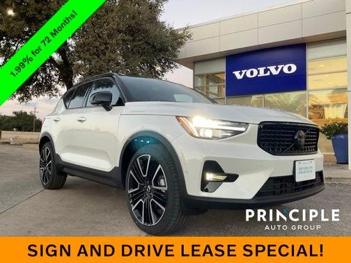 2026 Volvo XC40 B5 Ultra Black Edition