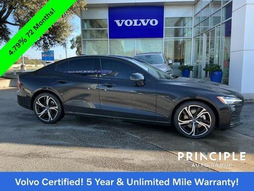 2024 Volvo S60 B5 Core Dark Theme