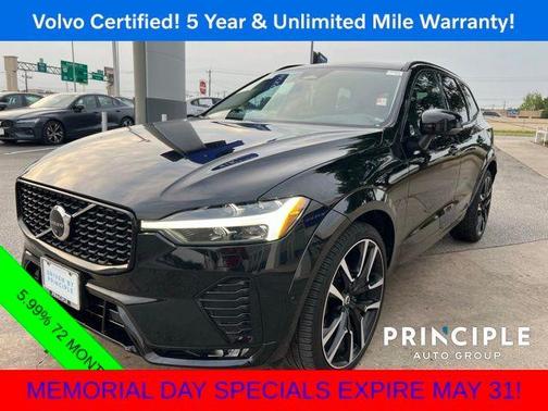 2023 Volvo XC60 B5 Ultimate Dark Theme