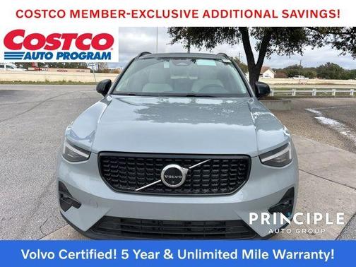 2025 Volvo XC40 B5 Plus Dark Theme