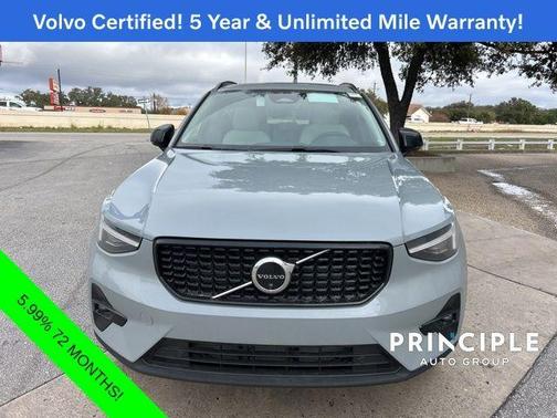 2025 Volvo XC40 B5 Plus Dark Theme