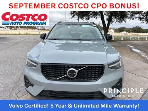 2025 Volvo XC40 B5 Plus Dark Theme