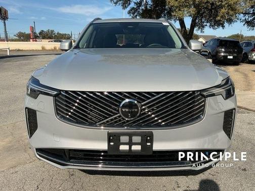 2025 Volvo XC90 B5 Plus