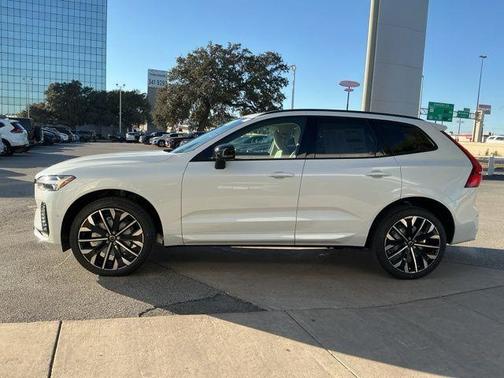 2026 Volvo XC60 B5 Ultra