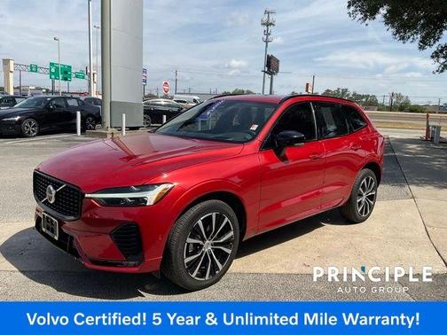 2023 Volvo XC60 B5 Ultimate Dark Theme