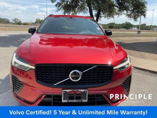 2023 Volvo XC60 B5 Ultimate Dark Theme