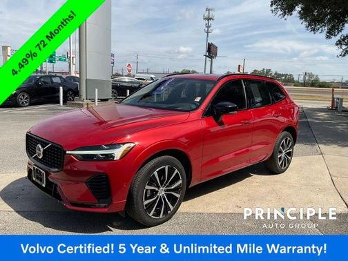 2023 Volvo XC60 B5 Ultimate Dark Theme