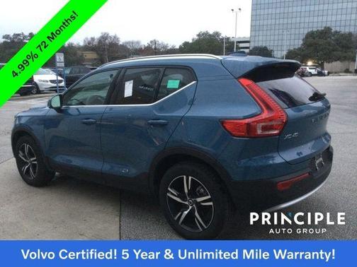 2025 Volvo XC40 B5 Core Bright Theme