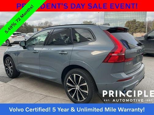 2023 Volvo XC60 B5 Ultimate Dark Theme