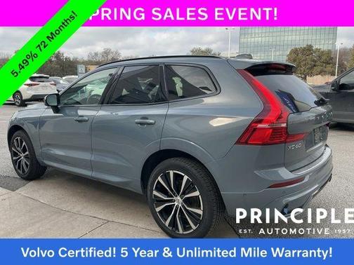 2023 Volvo XC60 B5 Ultimate Dark Theme