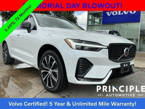 Crystal White Metallic 2023 Volvo XC60 B5 Plus Dark Theme