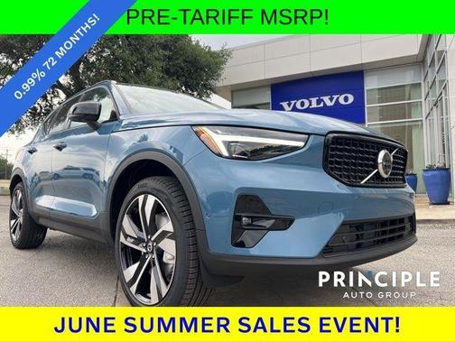 2025 Volvo XC40 B5 Ultra Dark Theme
