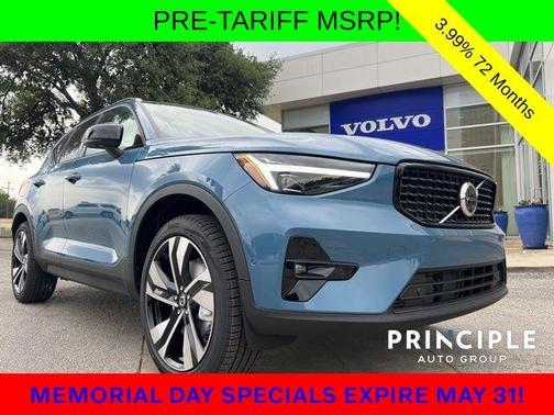 2025 Volvo XC40 B5 Ultra Dark Theme