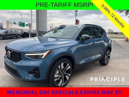 2025 Volvo XC40 B5 Ultra Dark Theme
