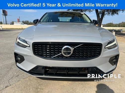 2024 Volvo S60 B5 Plus Dark Theme