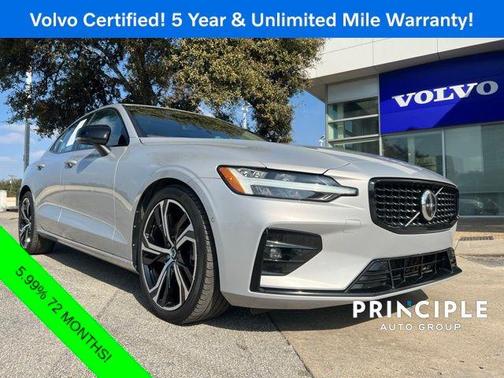 2024 Volvo S60 B5 Plus Dark Theme