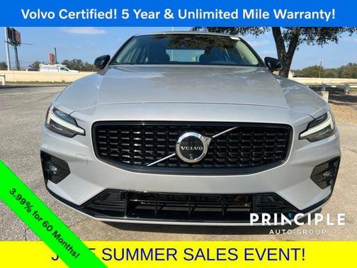 2024 Volvo S60 B5 Plus Dark Theme