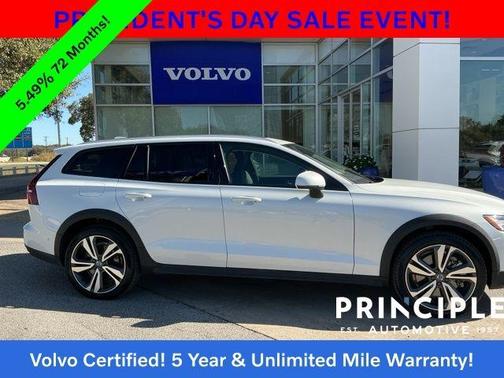 2025 Volvo V60 Cross Country B5 Plus