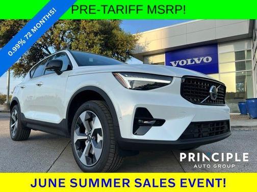 2025 Volvo XC40 B5 Plus Dark Theme