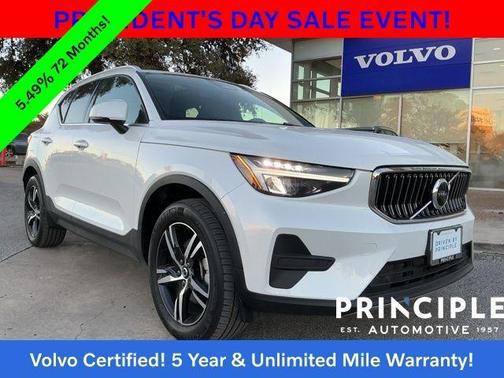 2025 Volvo XC40 B5 Core Bright Theme