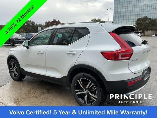 2025 Volvo XC40 B5 Core Bright Theme