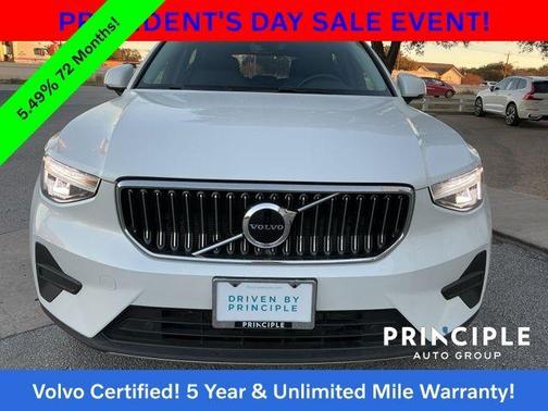 2025 Volvo XC40 B5 Core Bright Theme