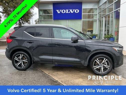 2025 Volvo XC40 B5 Core Bright Theme