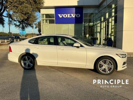 2017 Volvo S90 T5 Momentum