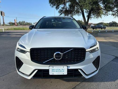 2025 Volvo XC60 Plug-In Hybrid T8 Plus