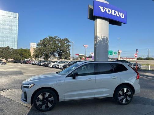 2025 Volvo XC60 Plug-In Hybrid T8 Plus