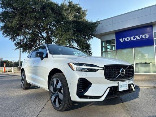 2025 Volvo XC60 Plug-In Hybrid T8 Plus