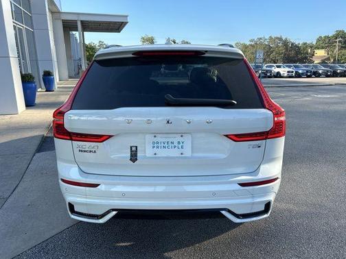 2025 Volvo XC60 Plug-In Hybrid T8 Plus