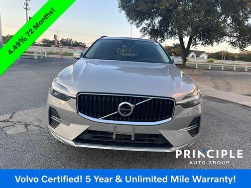 2022 Volvo XC60 B5 Momentum