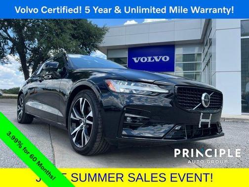 2024 Volvo S60 B5 Core Dark Theme