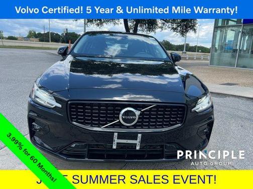 2024 Volvo S60 B5 Core Dark Theme