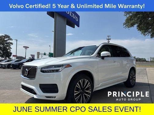 2022 Volvo XC90 T5 Momentum 7 Passenger