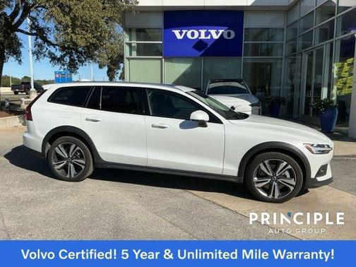 2025 Volvo V60 Cross Country B5 Plus