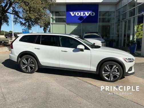 2025 Volvo V60 Cross Country B5 Plus