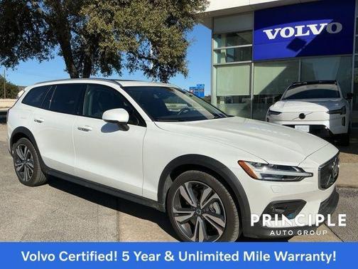 2025 Volvo V60 Cross Country B5 Plus