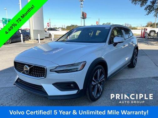 2025 Volvo V60 Cross Country B5 Plus