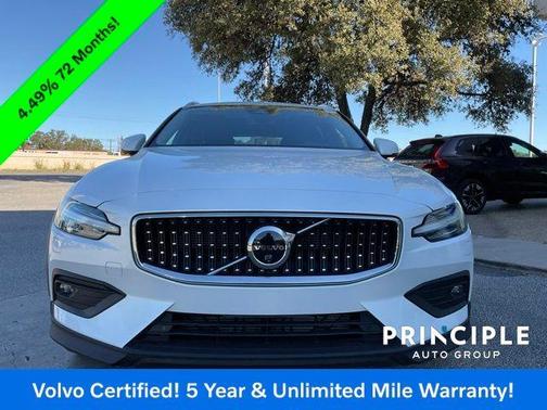 2025 Volvo V60 Cross Country B5 Plus