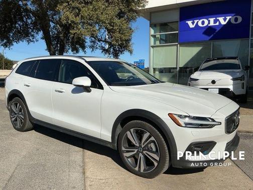 2025 Volvo V60 Cross Country B5 Plus