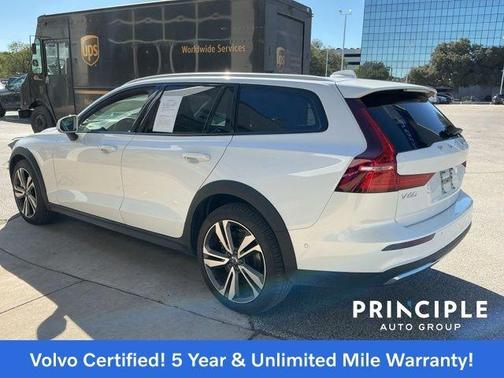 2025 Volvo V60 Cross Country B5 Plus