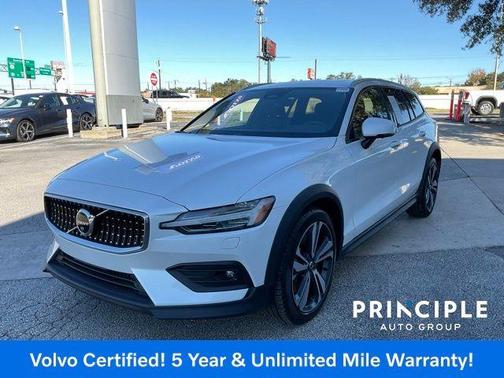 2025 Volvo V60 Cross Country B5 Plus