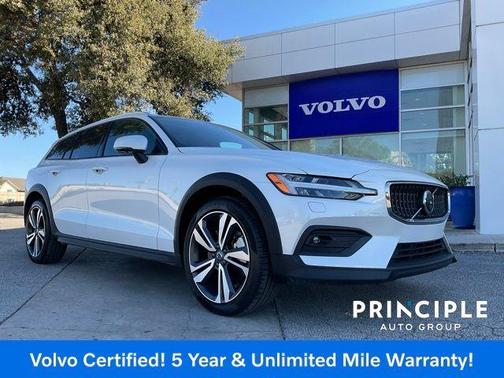 2025 Volvo V60 Cross Country B5 Plus